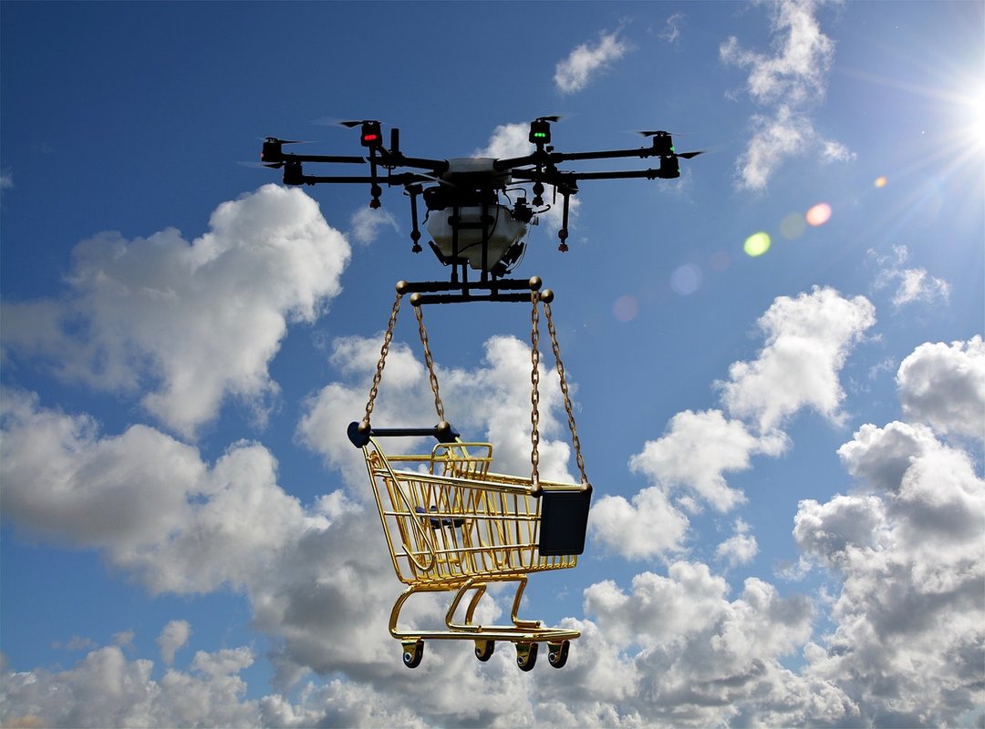 drone uses advantages