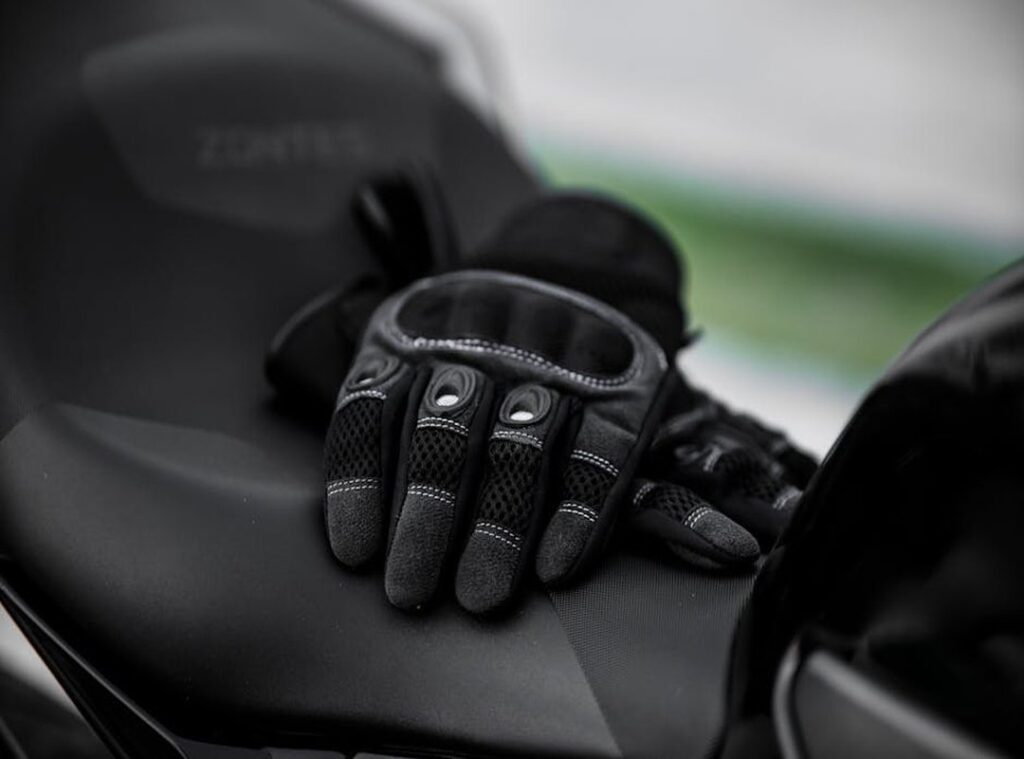 Which Motorbike Gloves to Chooose Fmbmotoapparel