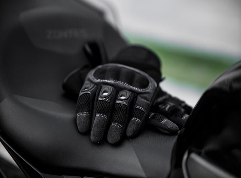 Which Motorbike Gloves to Chooose Fmbmotoapparel
