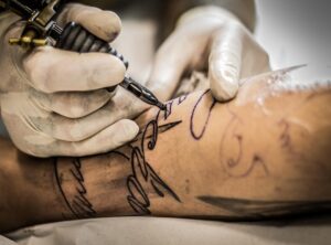 yakuza flores japonesas tattoo hombre